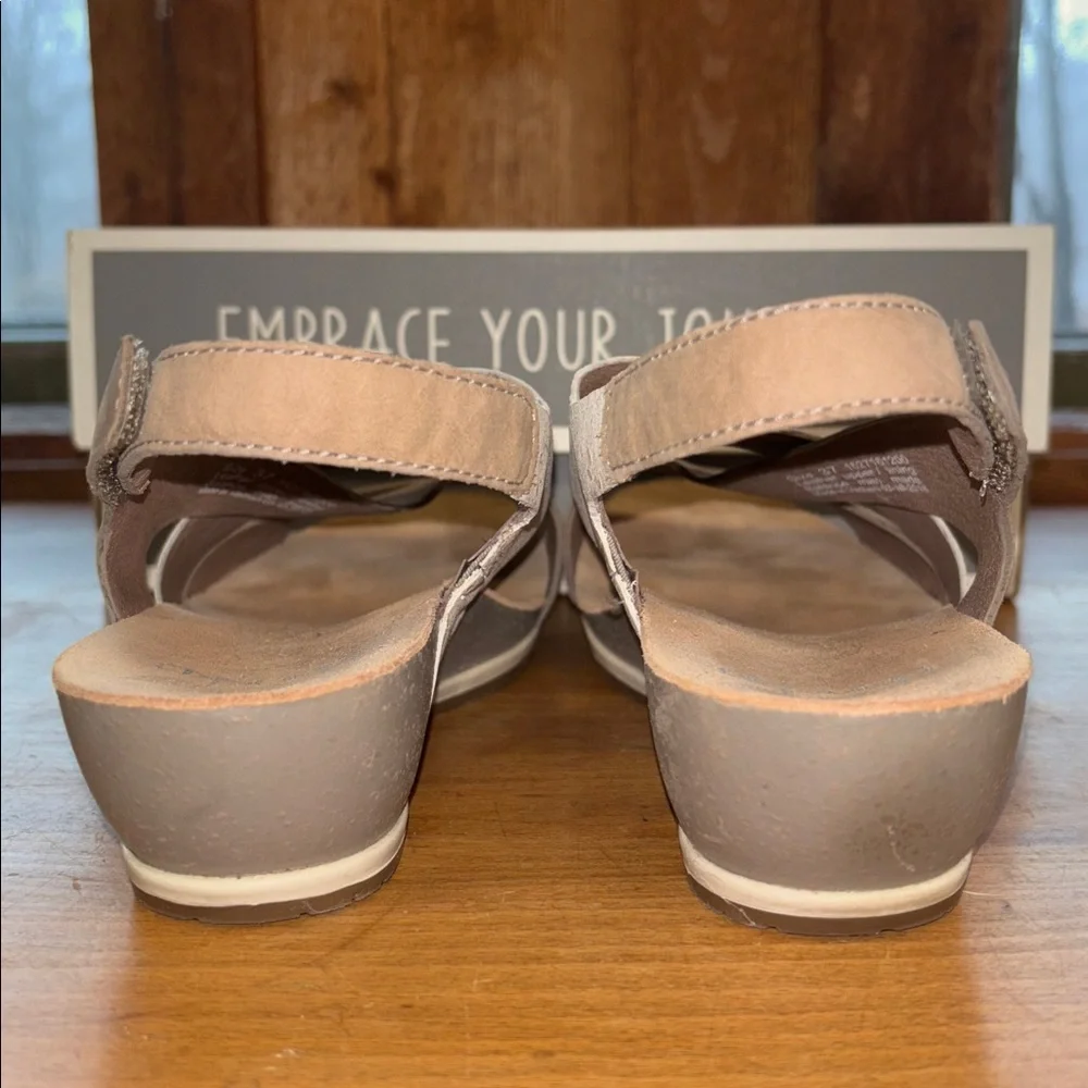 Dansko Brown and Cream Suede & Leather Wedge Sandals, Tiana Size 37 US 6.5-7 NWT
